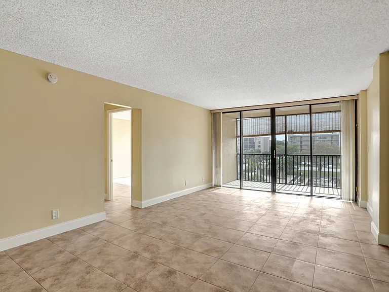 3 Royal Palm Way — Photo 23