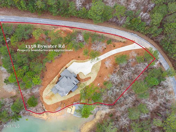 5th image of 1358 Bywater Rd