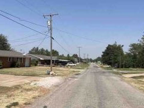 Exterior Neighborhood (street photo)