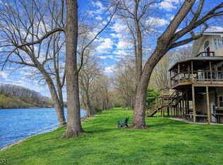 9 Riveredge Ln, Phillipsburg, NJ 08865
