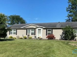 1051 Lakehurst Dr, Northwood, OH 43619
