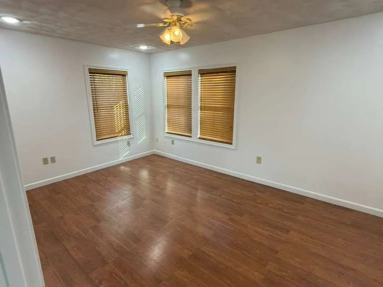 130-132 W Selden St #3 — Photo 6