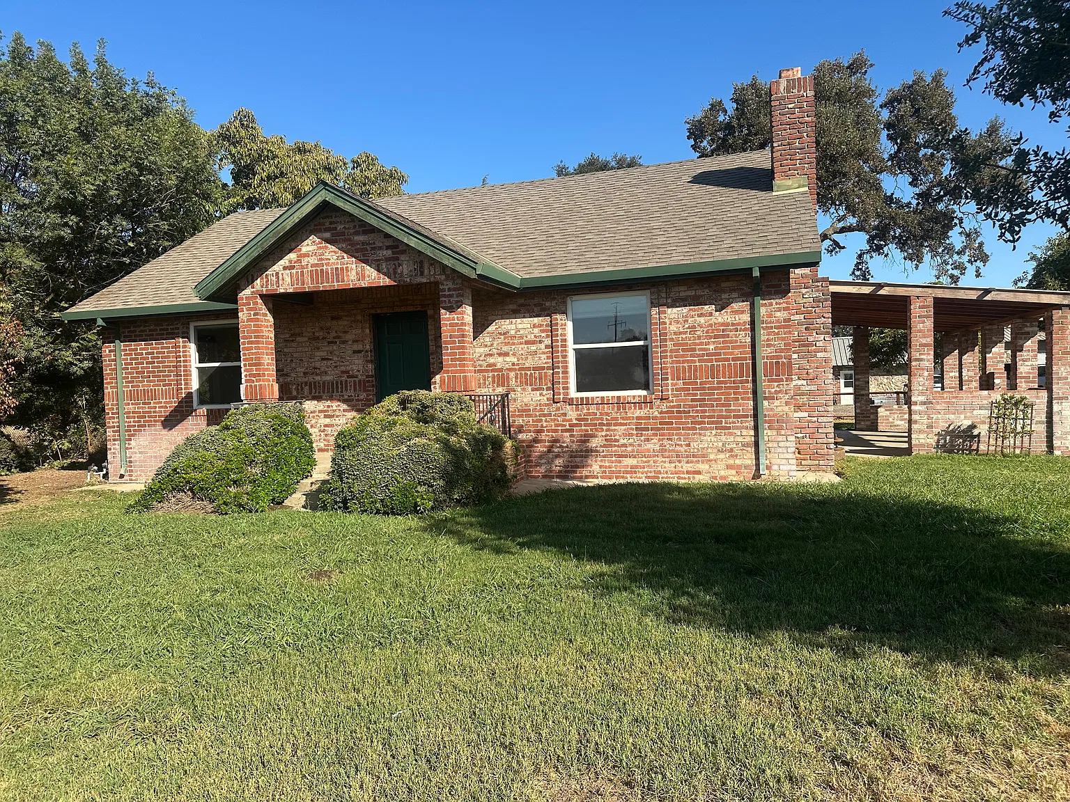 3 bed, 1055 sqft, $2,200 — Photo 1