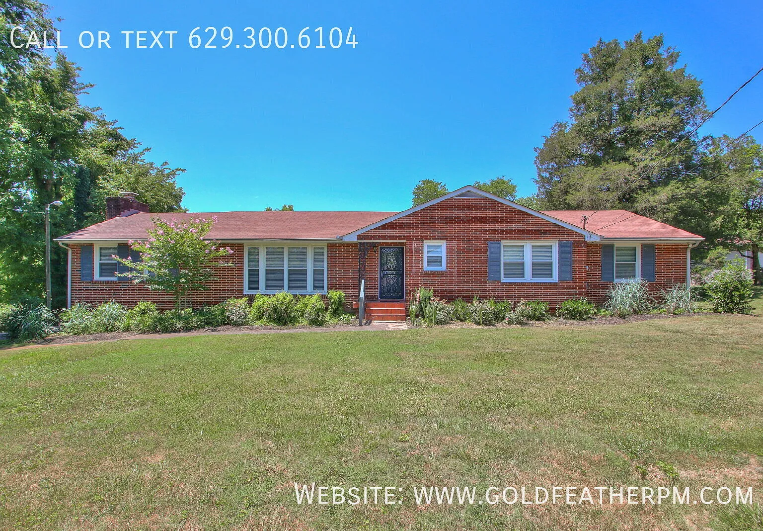 Awesome 1 Level Brick Ranch Home 1 acre Lot EZ Access to Briley Parkway EZ Commute to Nashville a... — Photo 1