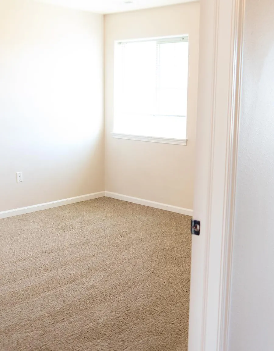 3 bed, 1100 sqft, $1,325 — Photo 2