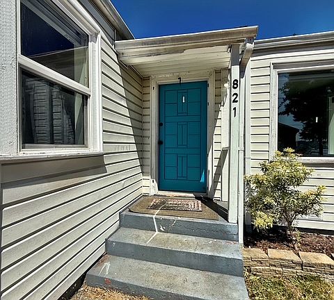 2nd image of 821 S Summit Ave