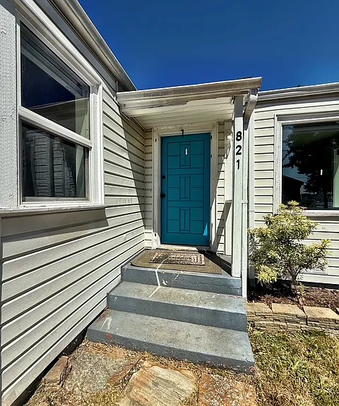 821 S Summit Ave — Photo 2