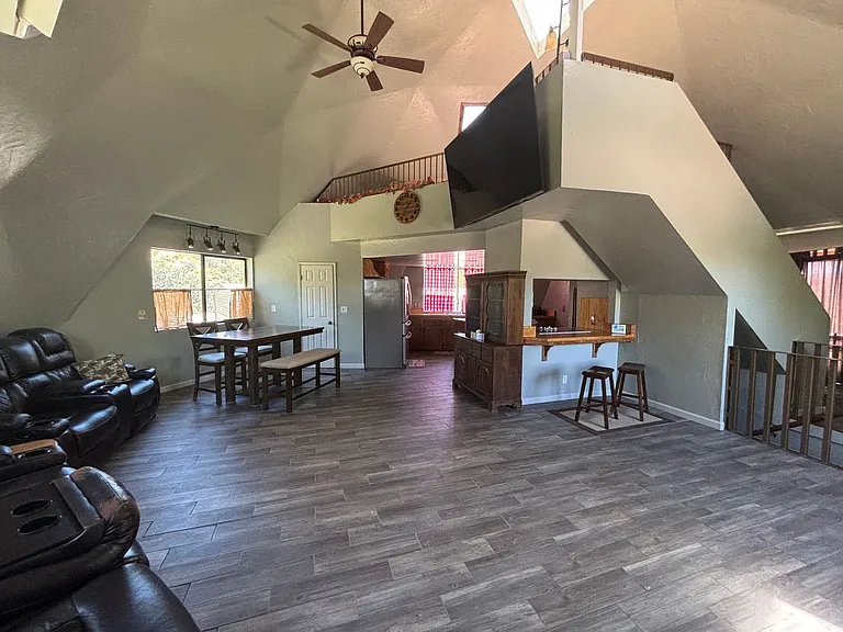 13633 Summit Valley Rd — Photo 37