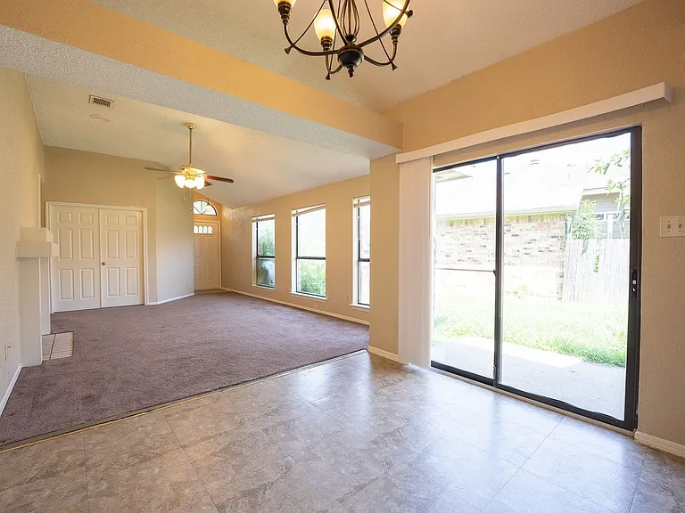 428 Antietam Ct — Photo 2