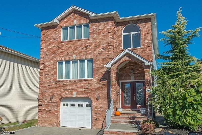 1st image of 70 Bayliss St