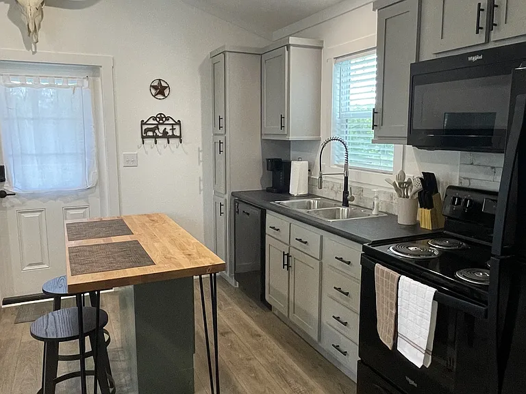 5040 Rustic Ln #D — Photo 6