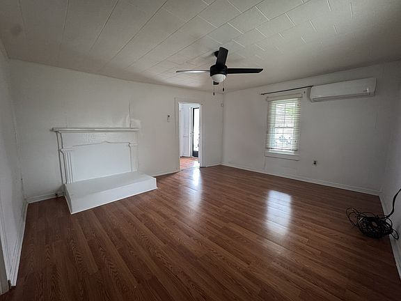 5th image of 117 Railroad Ave