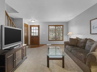 2004 Cliff Alex Ct S UNIT B, Waukesha, WI 53189