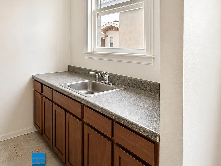 1511 W 11th Pl #11 — Photo 3