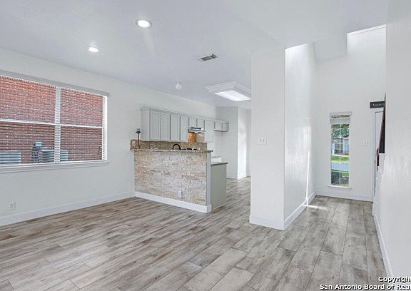 5th image of 1113 Lauran Park Dr