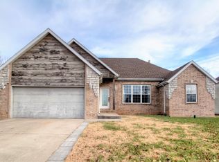 306 N Richards Castle Dr, Nixa, MO 65714