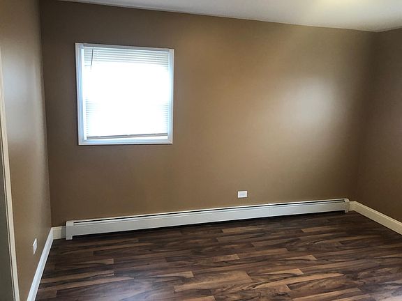 5th image of 948 W 95th St