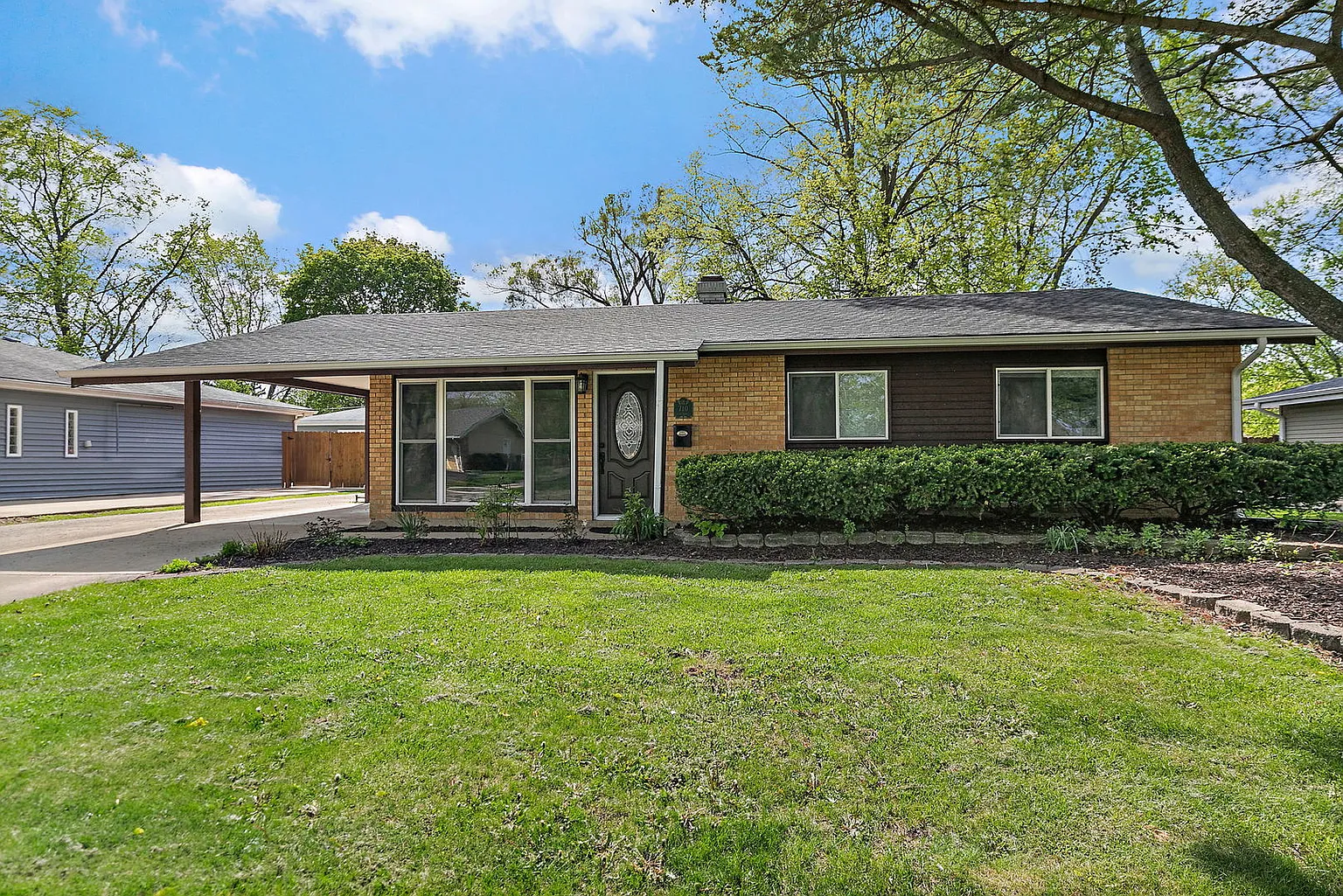 710 Olive St photo 1