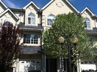 17 Waterview Ct, Staten Island, NY 10305