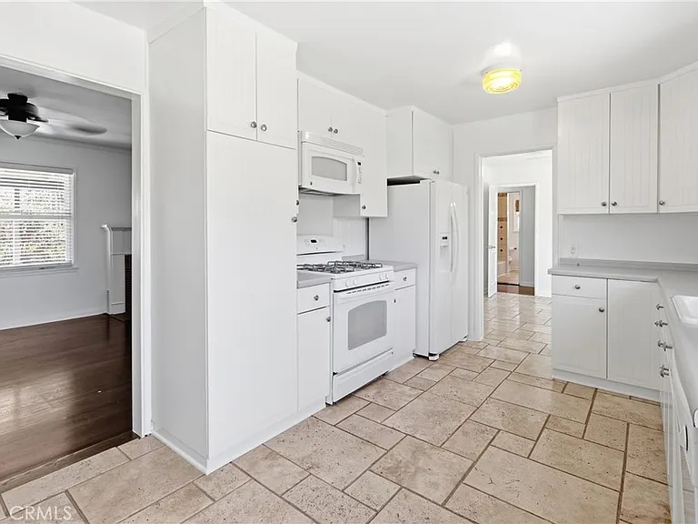 1415 E Walnut Ave — Photo 6