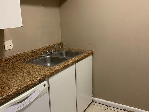 5th image of 426 Vieux Orleans Cir APT A