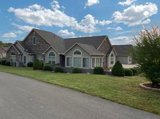 444 Deer Lake Pl, Bronston, KY 42518