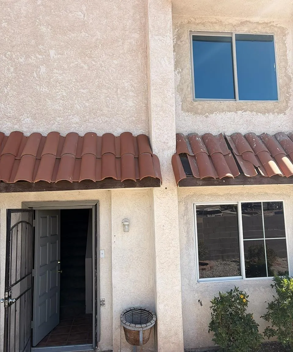 2 bed, 2.0 bath, 960 sqft, $1,200 — Photo 1