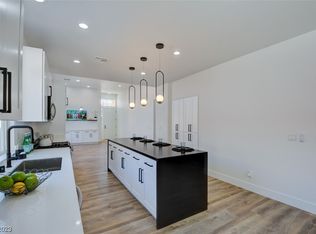 10400 Santa Cresta Ave, Las Vegas, NV 89129