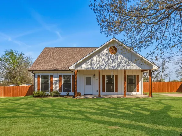 711 Leftwich St, Mount Vernon, TX 75457