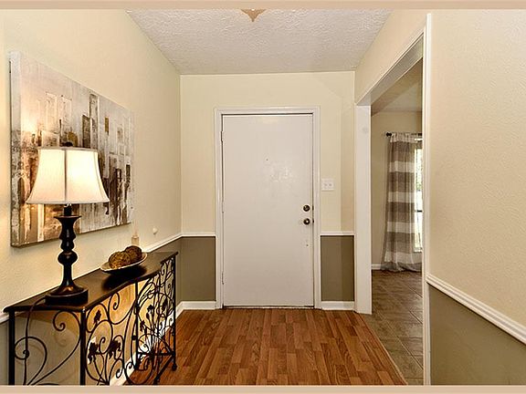 3rd image of 8402 Oakwood Dr
