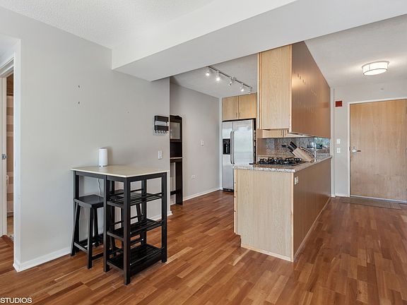 4th image of 9725 Woods Dr Unit 405