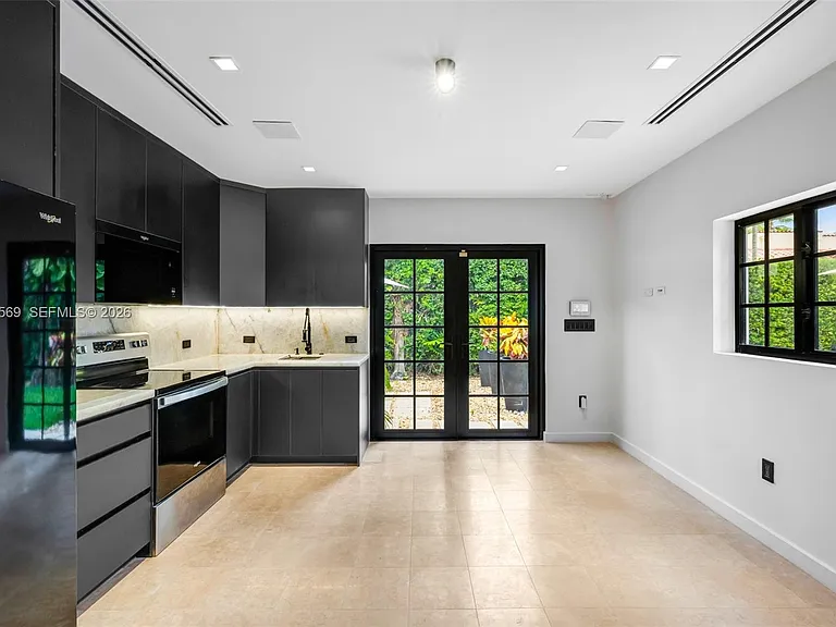 1225 Alhambra Cir — Photo 38