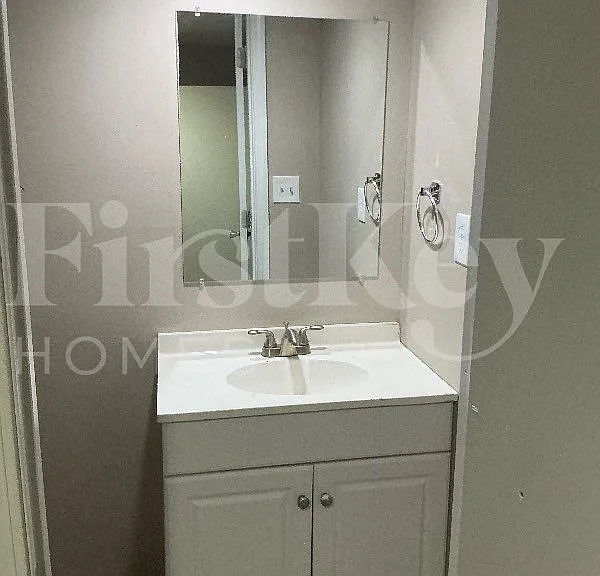 400 SW Keystone Ct — Photo 10