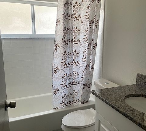5th image of 1100 Lowry Ave Unit 33