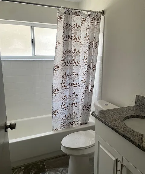 1100 Lowry Ave #33 — Photo 5