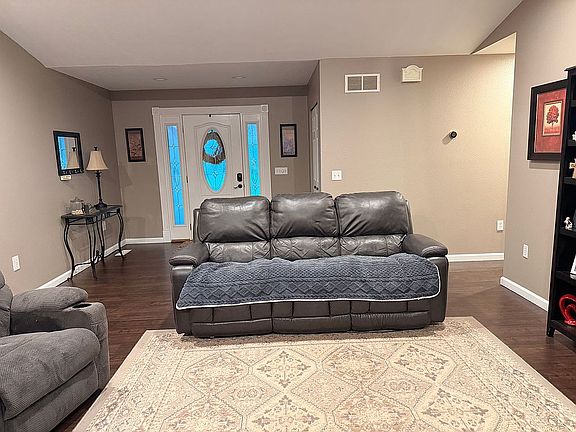 3rd image of 813 Pawnee Dr