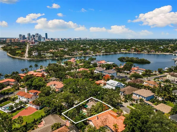 135 Aranda St NE, Saint Petersburg, FL 33704
