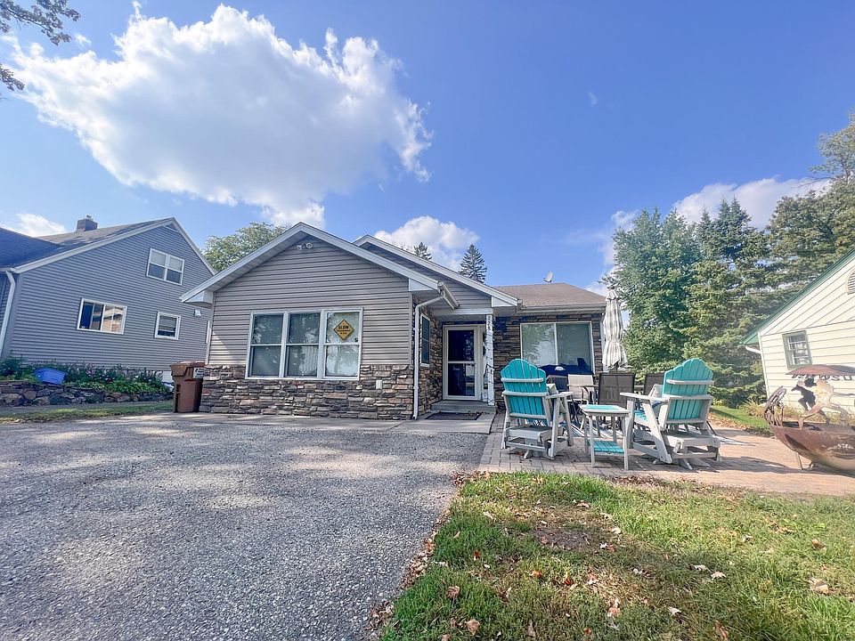 1st image of 928 W Lake Dr