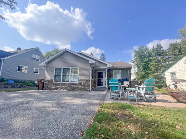 928 W Lake Dr, Detroit Lakes, MN 56501