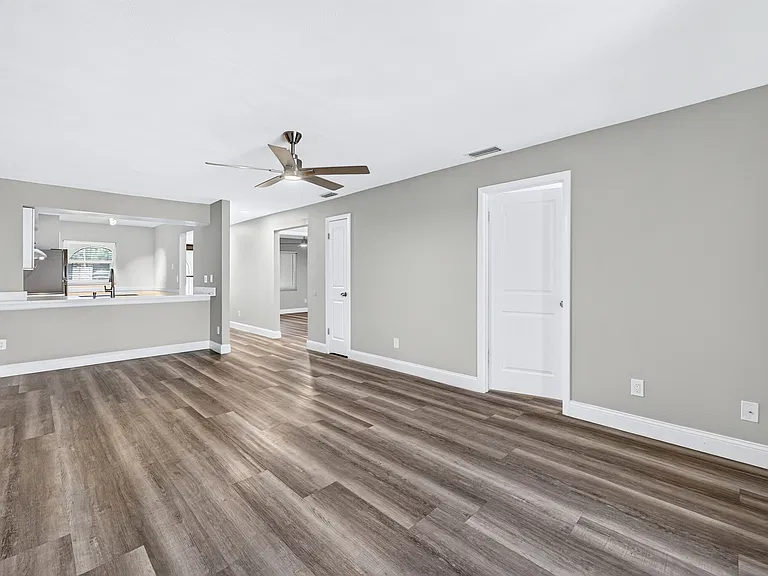 6363 Bonnie Bay Cir N — Photo 24