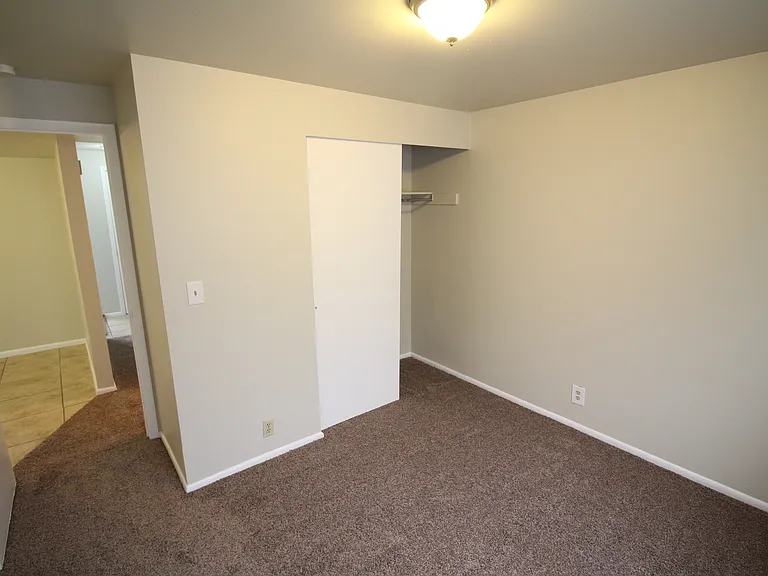 Apartments at 175 Main Street in Farmington — Photo 25