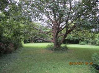 228 Peckham Ave, Middletown, RI 02842