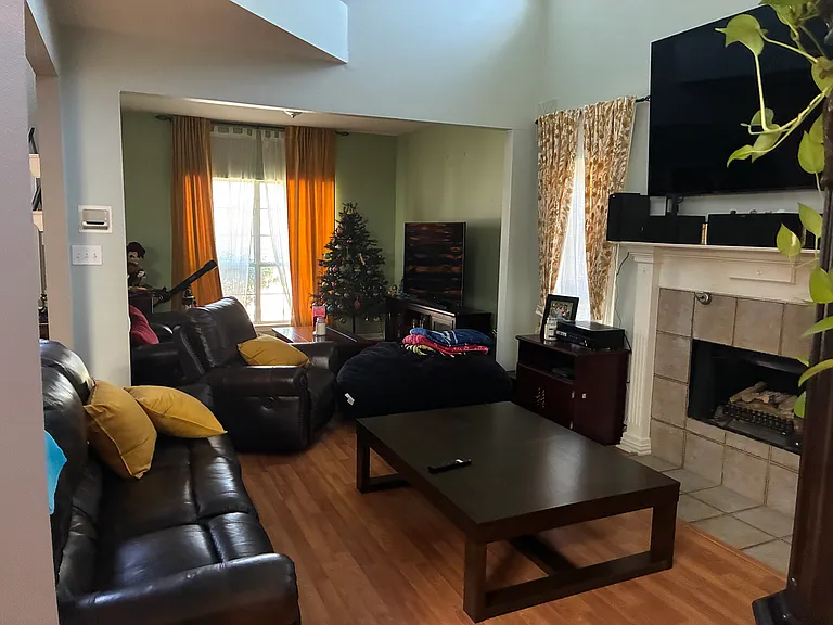 1004 Stanford Ln — Photo 13