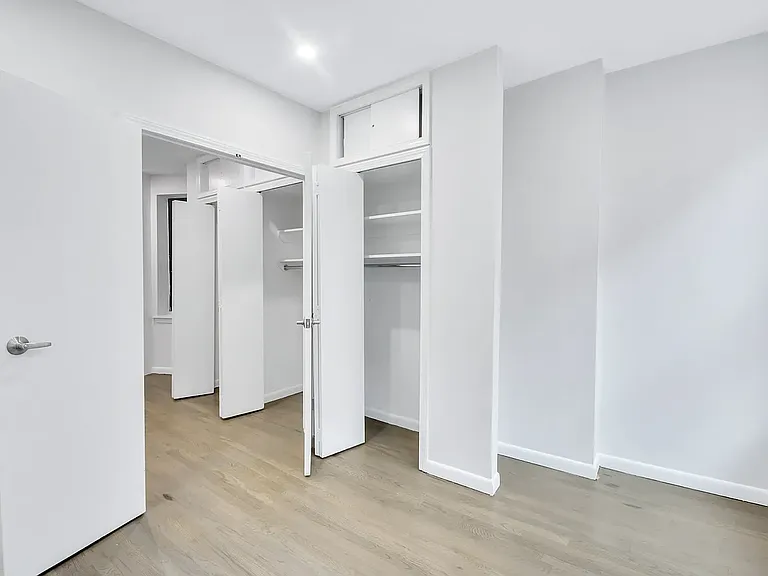 414 W 49th St #4D — Photo 5