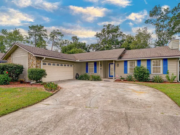 10556 Tanglewilde Dr W, Jacksonville, FL 32257
