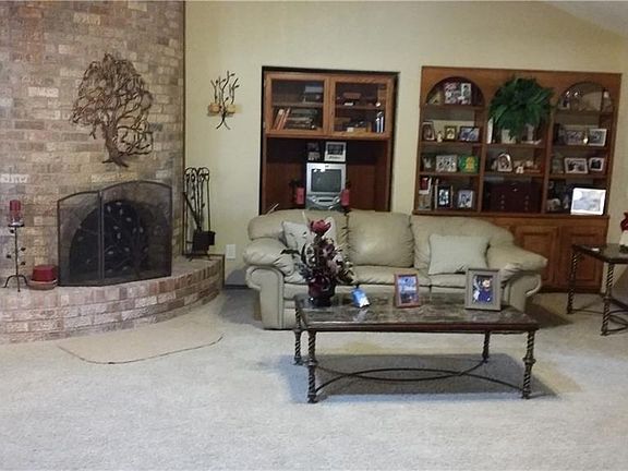 3rd image of 1712 Larry Hinson Dr
