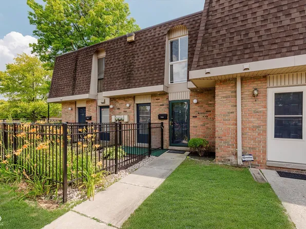 7404 Countrybrook Dr, Indianapolis, IN 46254