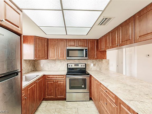 3rd image of 608 SE 6th St APT G