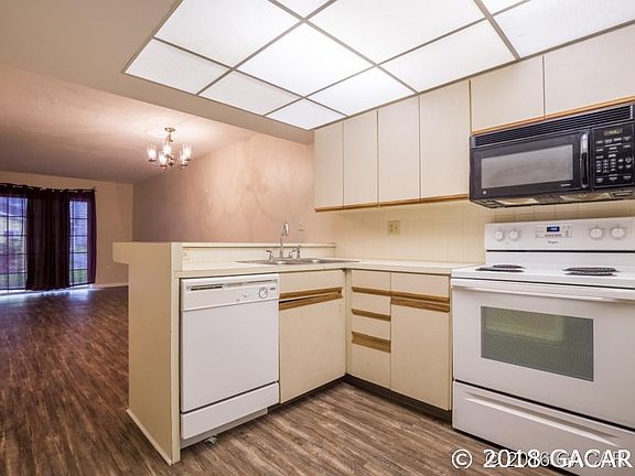 5th image of 1204 SW 14th Ave APT A