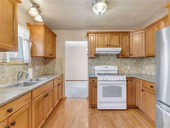 4th image of 27984 Wisteria Dr